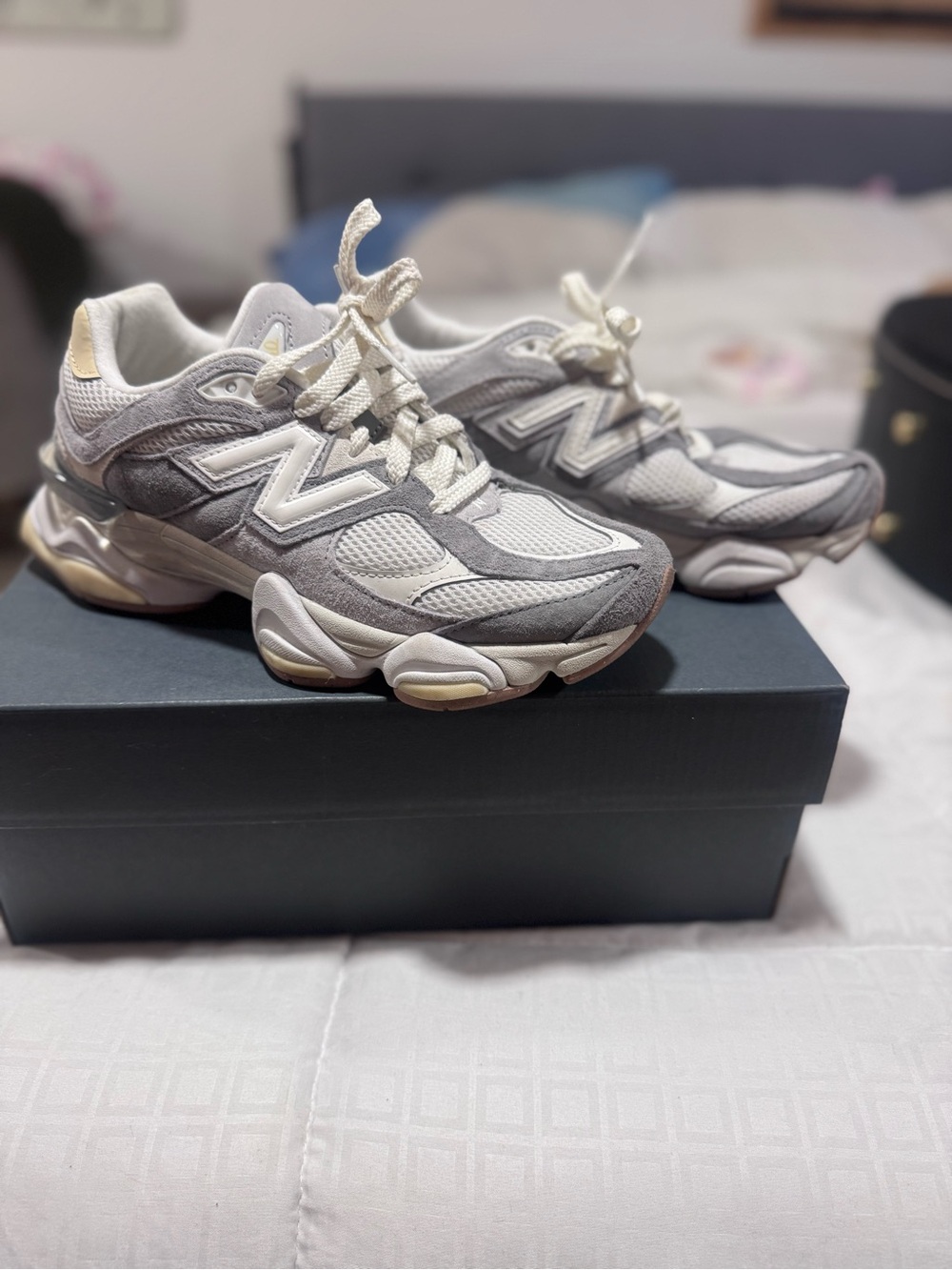 New Balance Women's Chunky Runner in Grey and White